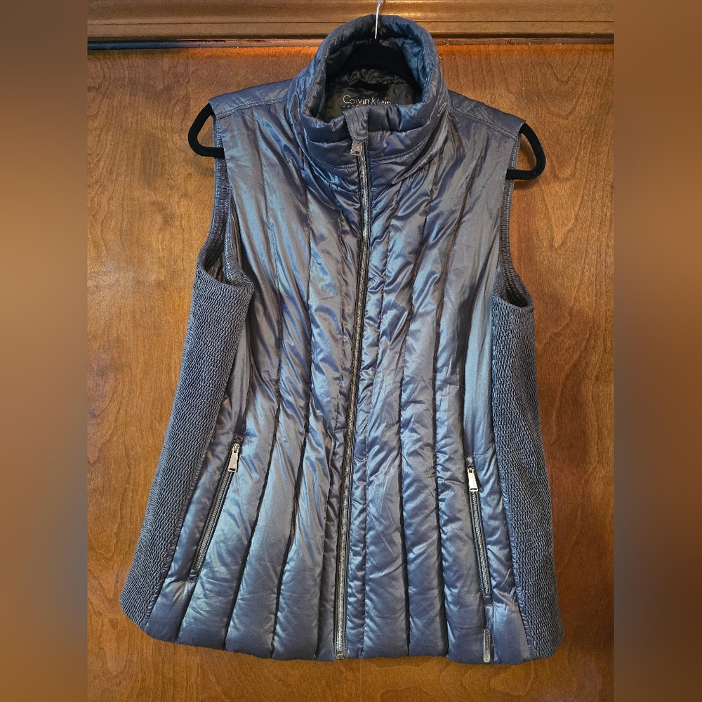 Calvin Klein Performance Metallic Puffer Vest XL– Sleek Silver Gray, Size Medium